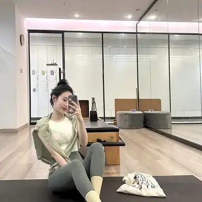 韦静